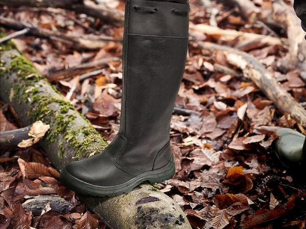 Bota com bico de aço ou bico de PVC: entenda as diferenças e aplicações de cada tipo de biqueira