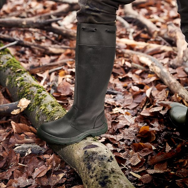 Bota com bico de aço ou bico de PVC: entenda as diferenças e aplicações de cada tipo de biqueira